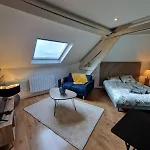 Cozy Train Station Within Walking Distance