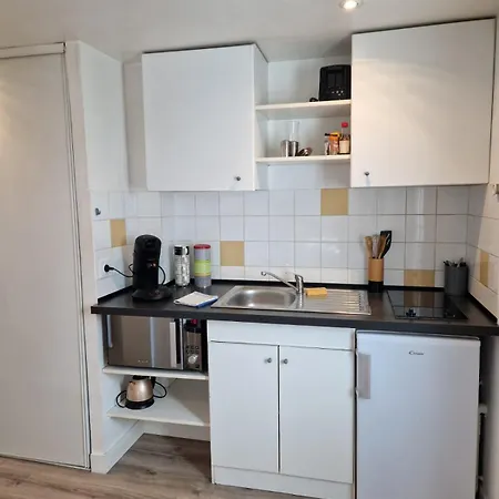 Apartamento Cozy Train Station Within Walking Distance