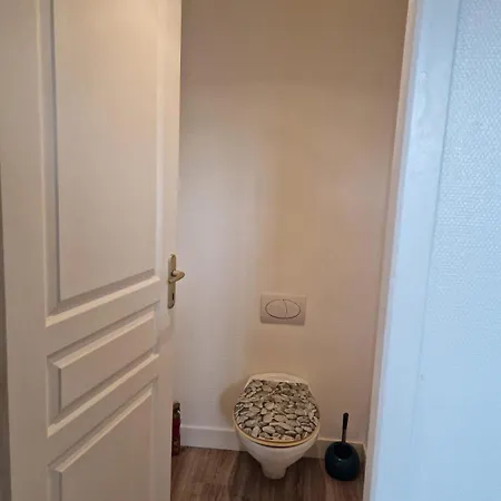 Apartment Cozy Train Station Within Walking Distance