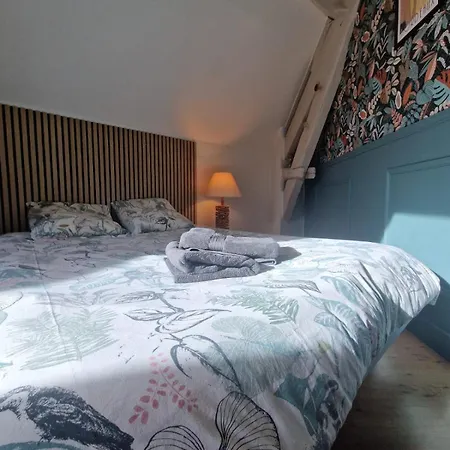 Cozy Train Station Within Walking Distance Apartment *