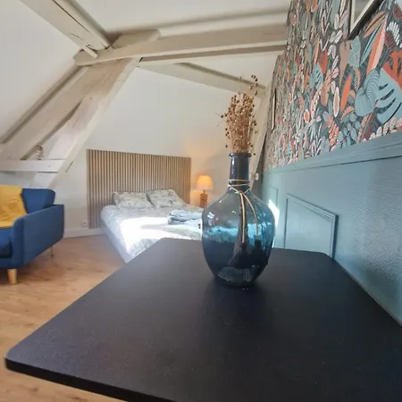 Cozy Train Station Within Walking Distance Apartment
