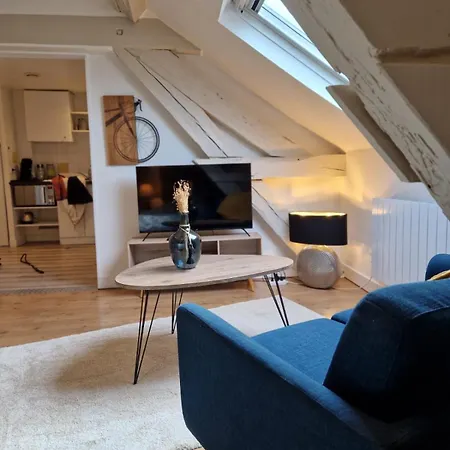 Cozy Train Station Within Walking Distance Apartamento