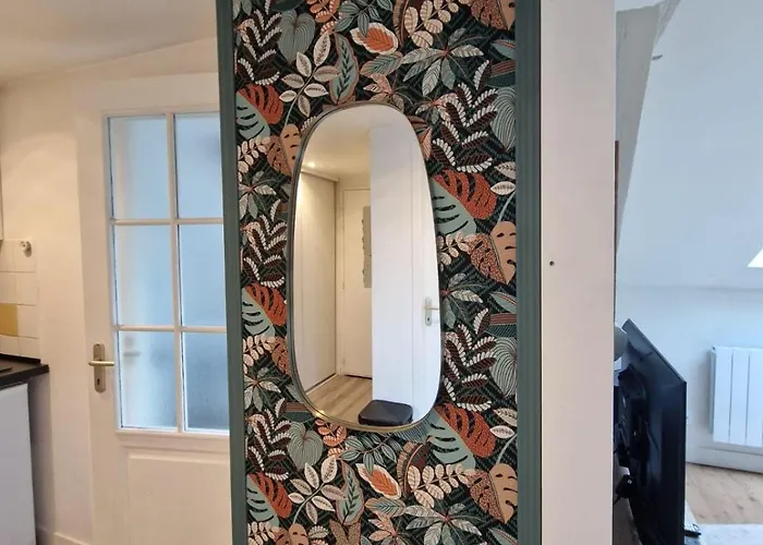 Cozy Train Station Within Walking Distance