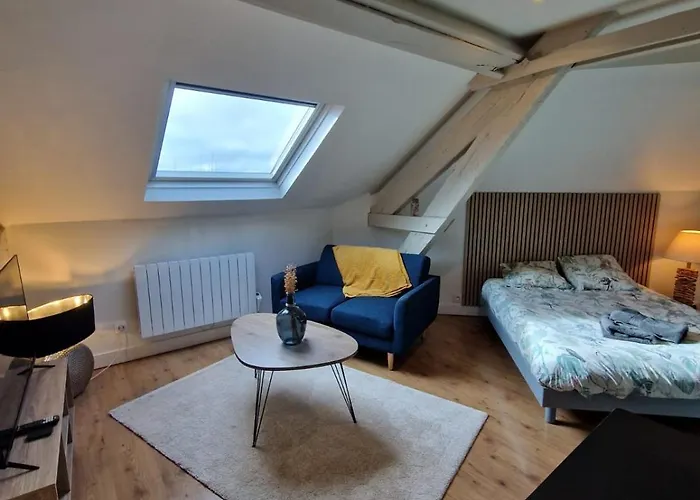 Cozy Train Station Within Walking Distance