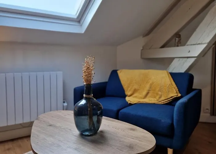 Cozy Train Station Within Walking Distance